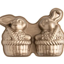 Nordic Ware Paashaas in Mandje Bakvorm