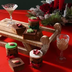 PME Suikerdecoratie Under The Mistletoe 12st.