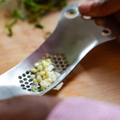 Tala Knoflookpers met Kruidenstripper